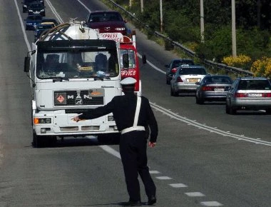 Αυτά είναι τα δικαιώματα των οδηγών σε αστυνομικό έλεγχο – Διαβάστε τα πριν σας σταματήσουν